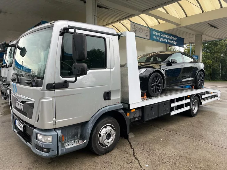 Tesla-Abschlepper-Überführung-Hamburg